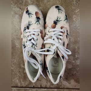 *Like New* women's Vans lace up pineapple sneakers size 7.5